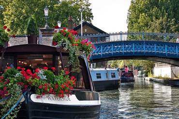 Start your day in Paddington station