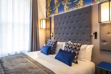 Standard King Room in Hyde Park mercure-london-hyde-park-standard-king-bedroom.jpg