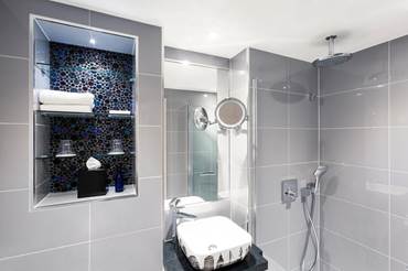 Standard King Room in Hyde Park mercure-london-hyde-park-standard-king-bathroom.jpg (1)