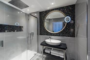 Junior Suites in Hyde Park mercure-london-hyde-park-junior-suites-bathroom.jpg
