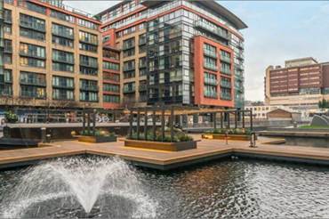 Screen in the Square