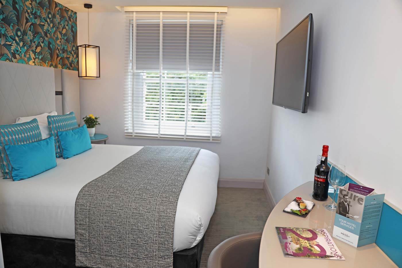 Standard King Room in Hyde Park mercure-london-hyde-park-standard-king-room-2.jpg