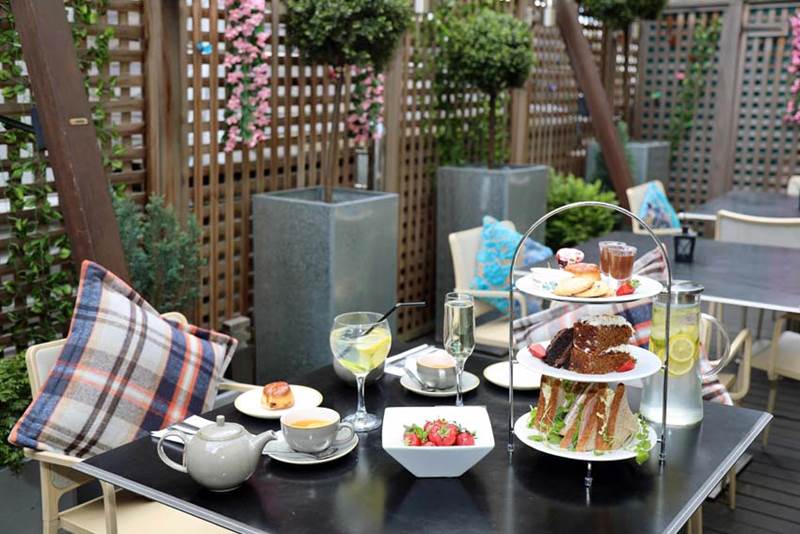Outdoor Private Terrace Table in Mercure London Hyde Park