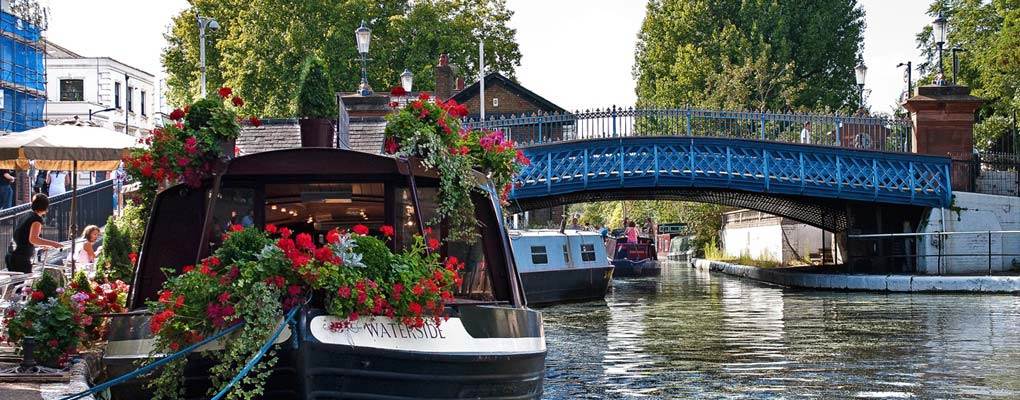 Start your day in Paddington station