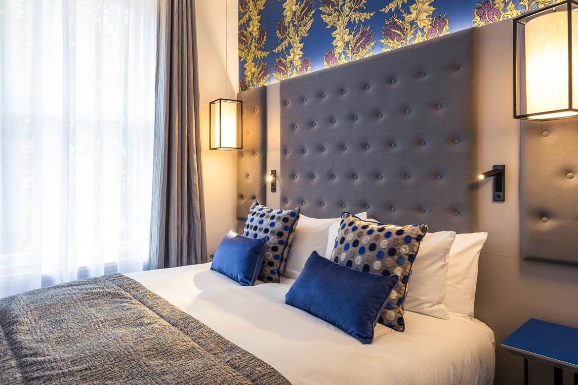 Standard King Room in Hyde Park mercure-london-hyde-park-standard-king-bedroom.jpg