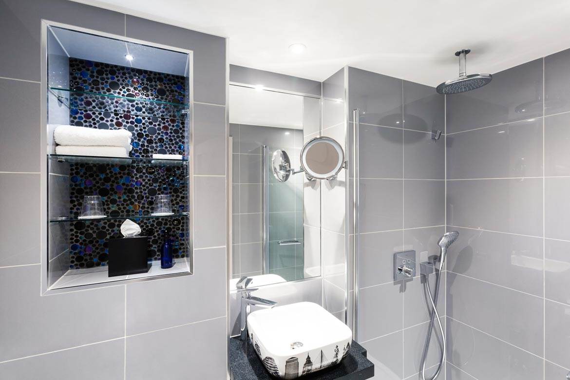 Standard King Room in Hyde Park mercure-london-hyde-park-standard-king-bathroom.jpg (1)