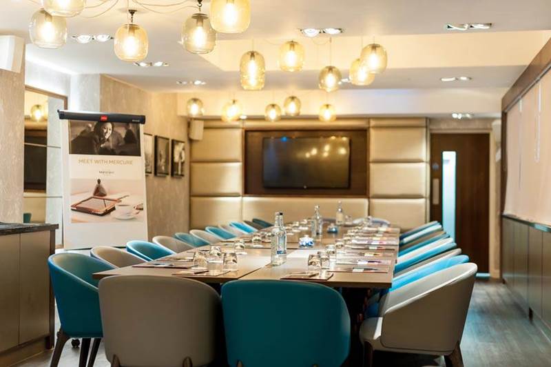 Mercure London Hyde Park Serpentine Suite Room