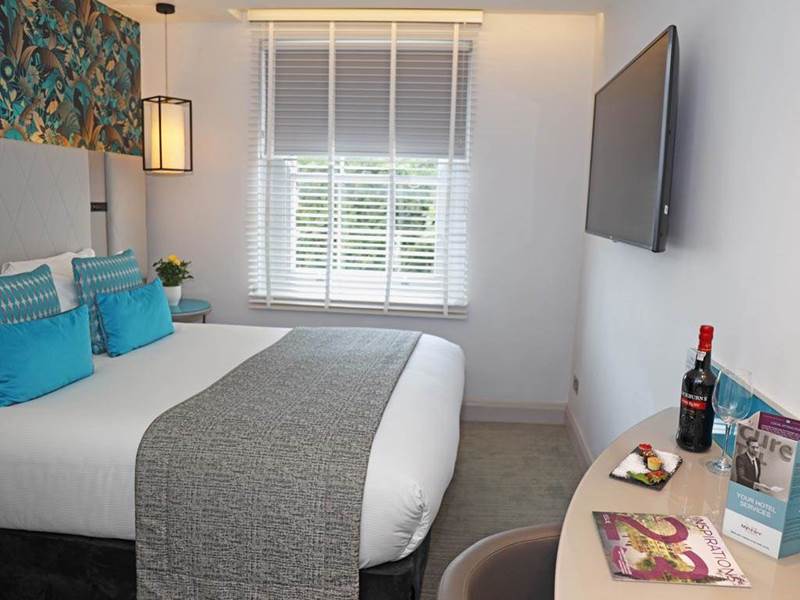mercure-london-hyde-park-hotel-standard-king-room.jpg