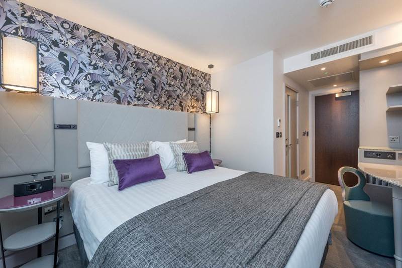mercure-london-hyde-park-standard-king-room.jpg (2)