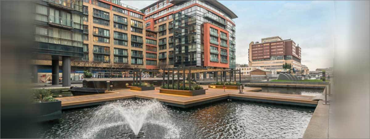 Screen in the Square