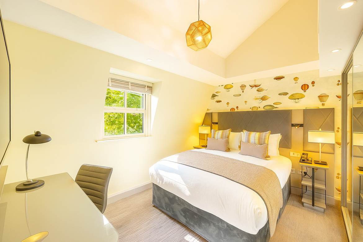 Cosy Double Room in Hyde Park mercure-london-hyde-park-hotel-classic-double-room.jpg